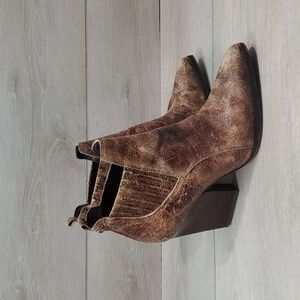 Donald J Pliner Womens Vale Ankle Distressed Leather Heels Boots shoes sz 7M